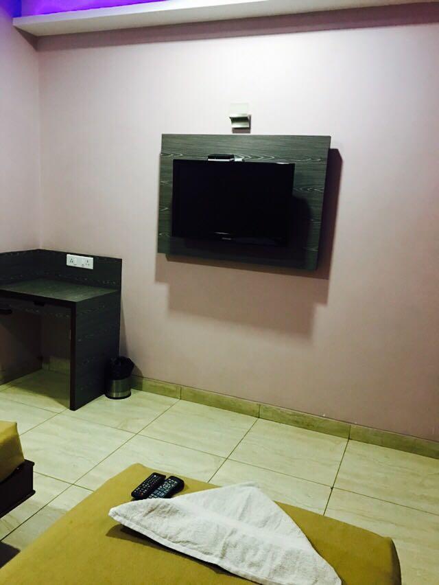 Iroomz Vaishali Residency Беллари Экстерьер фото