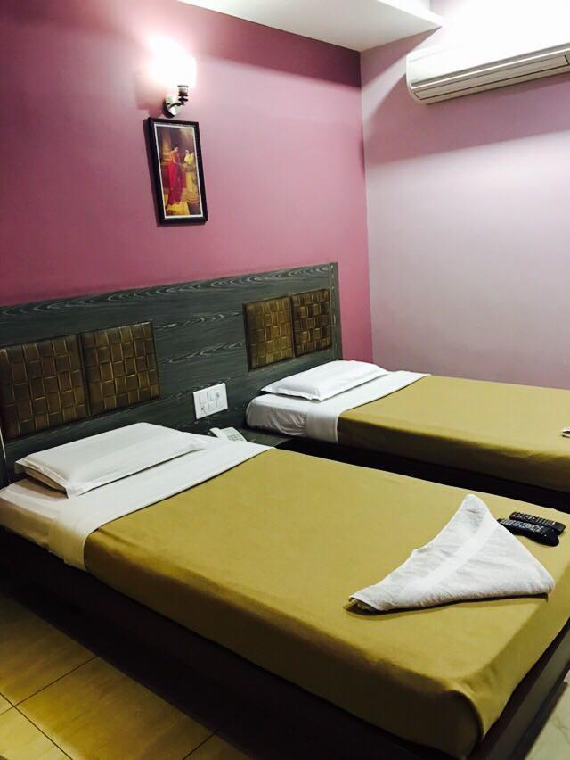 Iroomz Vaishali Residency Беллари Экстерьер фото